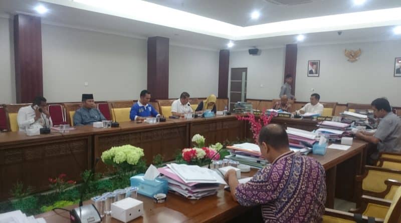 Photo, RDP Komisi II DPRD Kota Batam bersama Dishub Kota Batam relatif sepi.