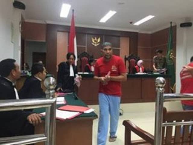 Photo, Hendri Kasatpol PP dalam persidangannya atas penyalahgunaan Jabatan dan Penipuan.