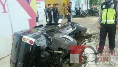 Photo of Bawa 30 Kg Shabu, BNN Kejar Pelaku Dan Mobil Terperangkap Diparit