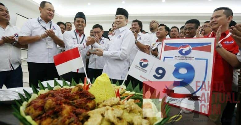 Photo, Perayaan Nomor urut Partai dikantor DPP Partai Perindo Jakarta (photo, Di upload Ketua Umum DPP Partai Perindo, HT dalam akun Facebooknya).