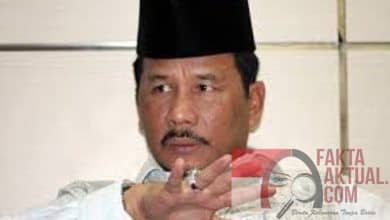 VIDEO, Waow.. Wali Kota Batam Bagi-Bagi Duit Sambil Kenalkan Calon, Kapan Ya?
