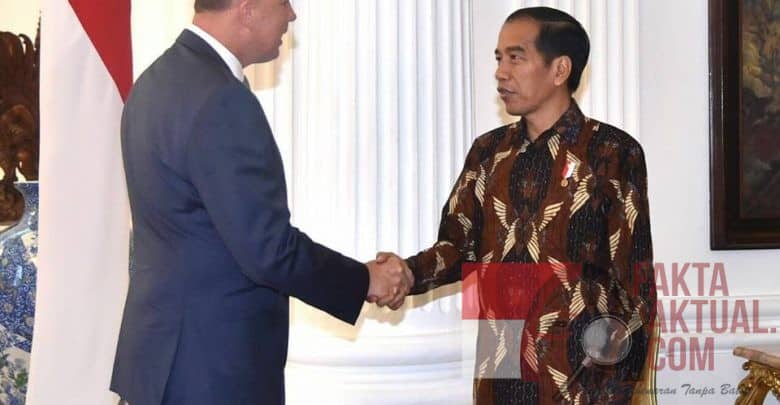 Photo, Presiden Indonesia menyambut Peter Dutton Menteri Luar Negeri Australia diistana Negara. kedatangannya Khusus mengantar surat undangan KTT ASEAN- Australia kepada Presiden.