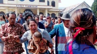 HT Menangis Sambil Gendong Anak, Datangi Gereja, Suaminya Nikah Lagi