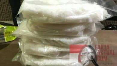 BC Serahkan 2 Pelaku Penyelundup Sabu 5 Kg ke Polda Kepri BC Serahkan 2 Pelaku Penyelundup Sabu 5 Kg ke Polda Kepri
