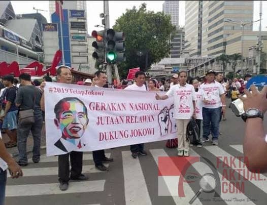 Aplikasi Jutaan KTP Dukung Jokowi, Relawan Bagikan Kaos