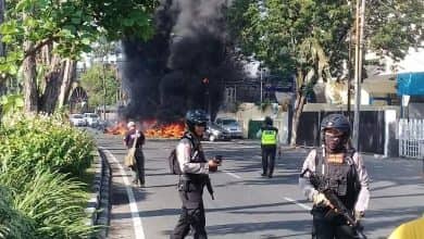 Photo of Pelaku Peluk Satpam dan Meledak, Saksi Bom GKI Surabaya
