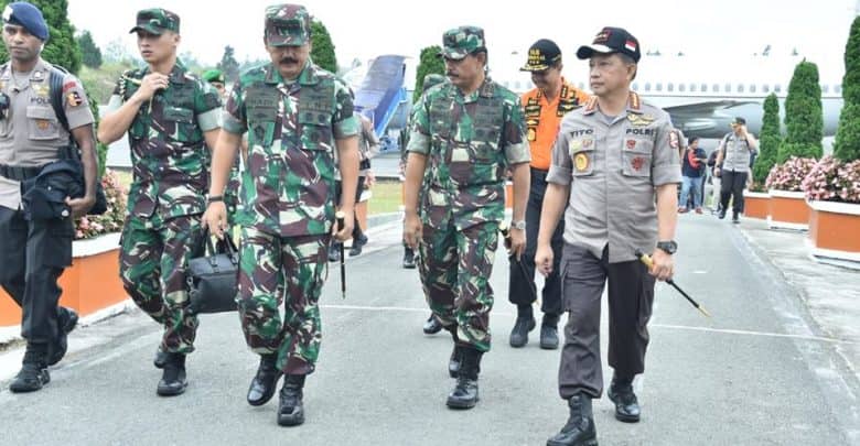 Panglima TNI Bersama Kapolri Kunjungi Danau Toba