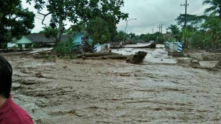 328 Rumah Rusak Akibat Banjir Bandang Banyuwangi