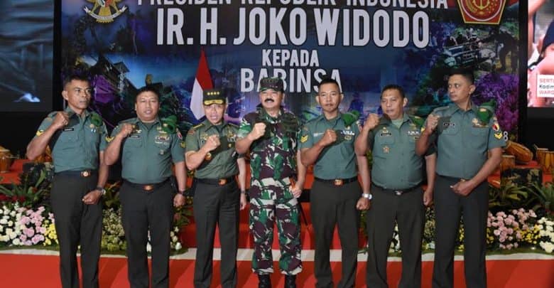 Panglima TNI Berikan Penghargaan kepada Lima Babinsa Berprestasi