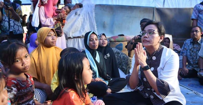 Ada Apa? Menteri Keuangan RI Ada Ditengah-Tengah Pengungsi Di Lombok
