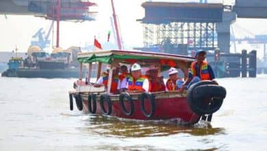 Tinjau Pembangunan Jembatan Musi IV, Menteri Basuki Pakai Perahu