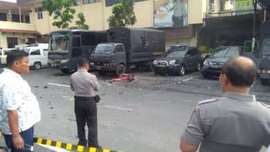 Photo of Bunyi Ledakan Keras Terdengar Di Mapolda Medan, Diduga Bom Bunuh Diri
