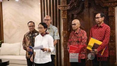 Menlu Beri Keterangan Soal Evakuasi WNI Dari Hubei