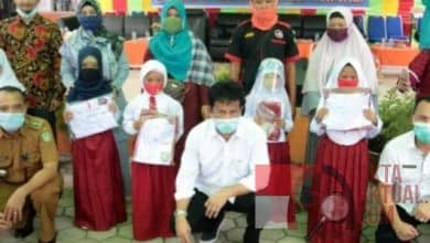 Wako Batam ‘Ngemis’ Sama Perusahaan Industri Rendahan, CSR nya Seragam Sekolah? Wako Batam ‘Ngemis’ Sama Perusahaan Industri Rendahan, CSR nya Seragam Sekolah?