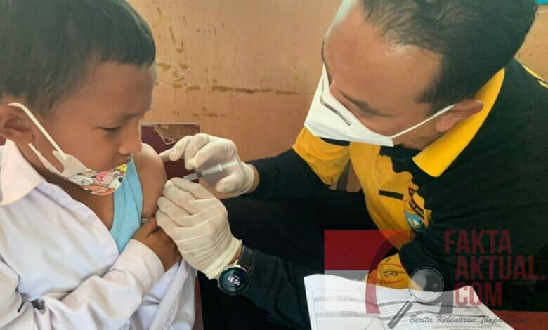 Dokkes Polda Kepri Kembali Lakukan Vaksin Terhadap Anak