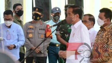 KAPOLDA KEPRI MENDAMPINGI PRESIDEN TINJAU VAKSINASI DI GEDUNG COMMUNITY CENTER KABUPATEN BINTAN PROVINSI KEPULAUAN RIAU KAPOLDA KEPRI MENDAMPINGI PRESIDEN TINJAU VAKSINASI DI GEDUNG COMMUNITY CENTER KABUPATEN BINTAN PROVINSI KEPULAUAN RIAU