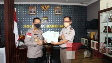 Kapolresta Barelang Menerima Penyerahan 6 Sertifikat Asli Hak Pakai Yang Merupakan Aset Polresta Barelang Dari Kepala BPN Batam Kapolresta Barelang Menerima Penyerahan 6 Sertifikat Asli Hak Pakai Yang Merupakan Aset Polresta Barelang Dari Kepala BPN Batam