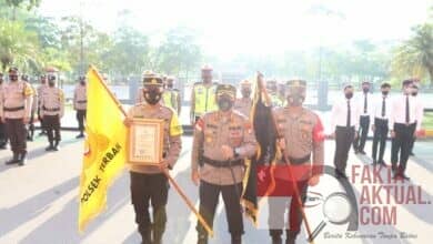 KAPOLRESTA BARELANG BERI PENGHARGAAN KEPADA POLSEK GALANG SEBAGAI POLSEK KINERJA TERBAIK PERIODE BULAN APRIL 2022 KAPOLRESTA BARELANG BERI PENGHARGAAN KEPADA POLSEK GALANG SEBAGAI POLSEK KINERJA TERBAIK PERIODE BULAN APRIL 2022