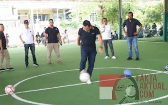 Dalam Rangka May Day, Kapolresta Barelang Ajak Para Pekerja Serikat Buruh Sekota Batam Mengikuti Turnamen Pertandingan Futsal