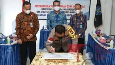 Kapolresta Barelang hadiri Kegiatan Pencanangan ZI Badan Narkotika Nasional Kota Batam (BNNK) Sekaligus Menjadi Saksi Penandatanganan Piagam Pencanangan Pembangunan ZI