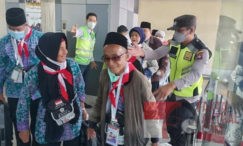 Polsek KKB Hang Nadim lakukan Pengamanan Keberangkatan Kloter ke IV Calon Jamaah Haji Embarkasi Batam