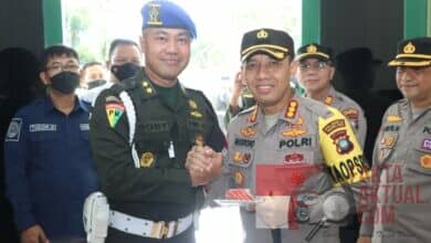 Photo of Hut Polisi Militer Ke-76, Kapolresta Barelang Dan Jajaran Beri Kejutan