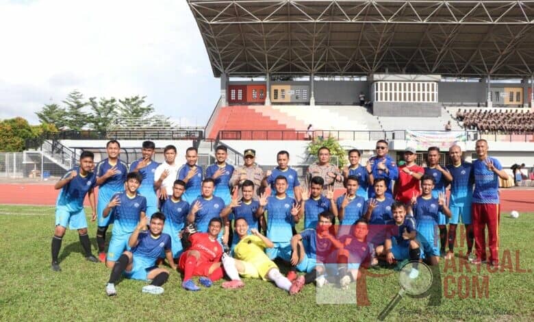 Kapolresta Barelang Pimpin Tim Polresta Barelang FC Bantai Ditreskrimsus 4-2