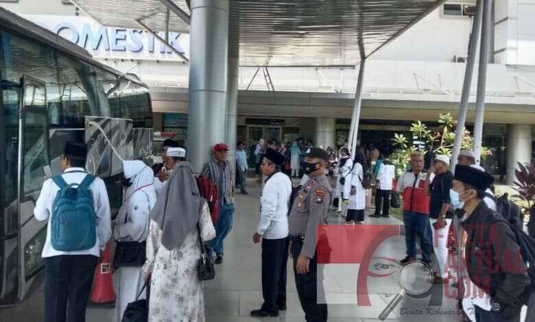 Polsek Kawasan Pelabuhan Batam Turunkan Personil  Pengamanan Kedatangan Calon Jamaah Haji dari Kab. Karimun
