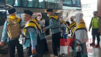 Polsek Kawasan Bandara Hang Nadim Lakukan Pengamanan Terkait Kedatangan Calon Jamaah Haji Dari  Kab. Anambas
