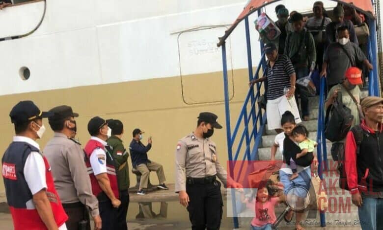 Polsek Kawasan Pelabuhan Batam Lakukan Pengamanan Kedatangan Kapal KM Kelud di Pelabuhan Batu Ampar
