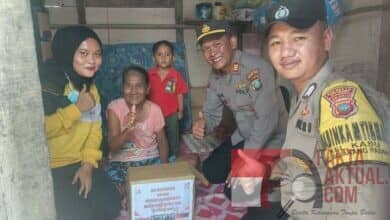 Bakti Polri di Perbatasan, Polsek Belakang Padang Berikan Bantuan Sosial Kepada Masyarakat di 3 Pulau Terluar