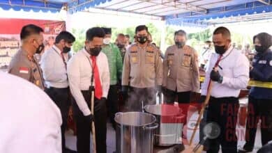 WAKAPOLDA KEPRI PIMPIN PEMUSNAHAN NARKOTIKA JENIS KOKAIN SEBERAT 48 KILOGRAM WAKAPOLDA KEPRI PIMPIN PEMUSNAHAN NARKOTIKA JENIS KOKAIN SEBERAT 48 KILOGRAM