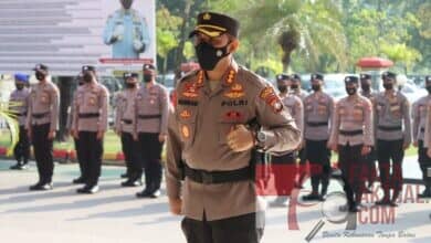 Kapolresta Barelang Beri Penghargaan Kepada Personel Yang Berprestasi Dan Polsek Terbaik