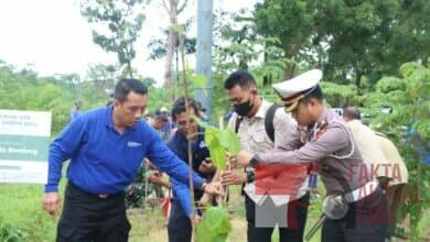 Kapolresta Barelang Hadiri Kegiatan Batam Green 2022 Penanaman Pohon Jati Emas