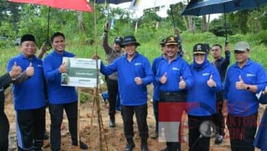 Menuju Green City 2022, Polda Kepri Tanam Pohon Jati Emas Dijalan Jenderal Sudirman