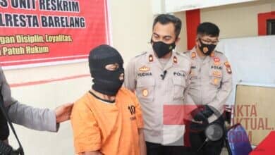 Kapolsek Sekupang Gelar Konferensi Pers Ungkap Kasus Pelaku Penganiayaan Berat Kapolsek Sekupang Gelar Konferensi Pers Ungkap Kasus Pelaku Penganiayaan Berat