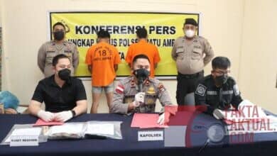 Kapolsek Batu Ampar Gelar Konferensi Pers Ungkap Pelaku Curanmor Dan Penganiayaan Kapolsek Batu Ampar Gelar Konferensi Pers Ungkap Pelaku Curanmor Dan Penganiayaan