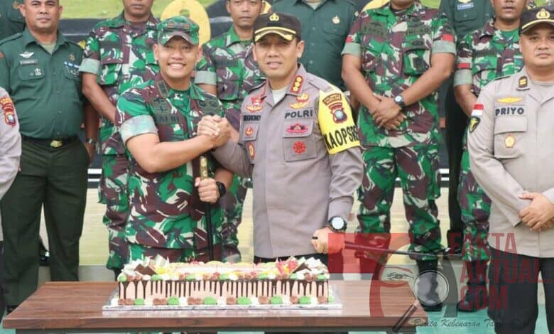 Kejutan di HUT TNI ke-77, Kapolresta Barelang Berikan Kue Ultah ke Kodim 0316 Batam