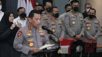 Kapolri: Ada 6 Tersangka Tragedi Kanjuruhan Kapolri: Ada 6 Tersangka Tragedi Kanjuruhan