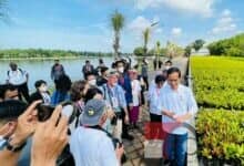 Photo of Saat Presiden Jokowi Ajak Wartawan Berteduh di Tempat VVIP Tahura Tanpa Batas