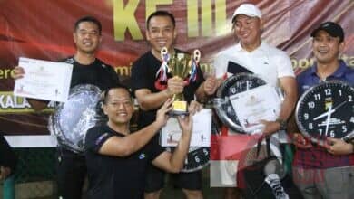 Pasangan Kapolresta Barelang Meraih Juara I Turnamen Tennis Pasangan Kapolresta Barelang Meraih Juara I Turnamen Tennis