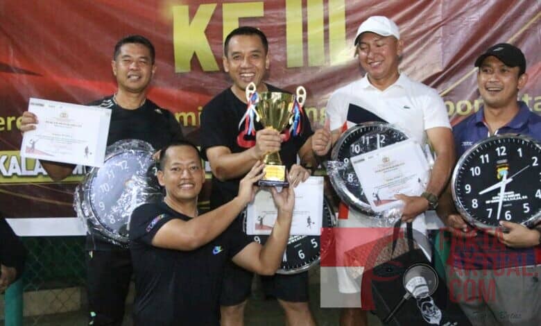 Photo of Pasangan Kapolresta Barelang Meraih Juara I Turnamen Tennis 