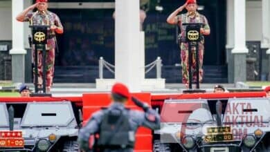 Disematkan Baret Merah Kopassus, Kapolri: Jangan Ragukan Sinergisitas TNI-Polri Jaga NKRI