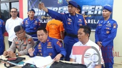 Satpolairud Polresta Barelang Gelar Konferensi Pers Ungkap Pelaku Pengiriman PMI Ilegal Modus Memancing Ikan