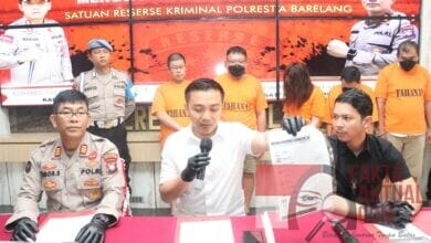 Kasat Reskrim Polresta Barelang Ungkap Tindak Pidana Perjudian Sie Jie Singapura Kasat Reskrim Polresta Barelang Ungkap Tindak Pidana Perjudian Sie Jie Singapura