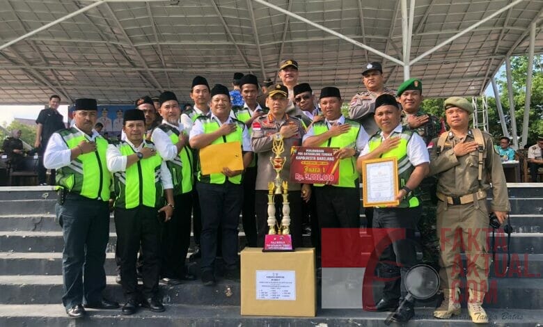 Photo of Kapolresta Barelang Berikan Penghargaan dan Piala Bergilir Kepada Pemenang Perlombaan Penilaian Pos Siskamling Se-Kota Batam