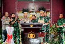 Photo of Ratas Bareng Presiden, Kapolri Tegaskan TNI-Polri Kawal Seluruh Kebijakan di Papua 