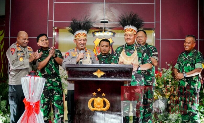 Photo of Ratas Bareng Presiden, Kapolri Tegaskan TNI-Polri Kawal Seluruh Kebijakan di Papua 