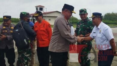 Gerak Cepat, Kapolda Kepri Terjun Langsung Kelokasi Longsor Dikabupaten Natuna