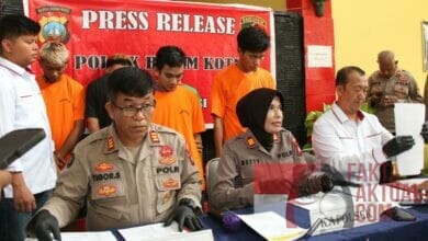Kapolsek Batam Kota Gelar Konferensi Pers Ungkap Pelaku Curat Handphone dan Curanmor